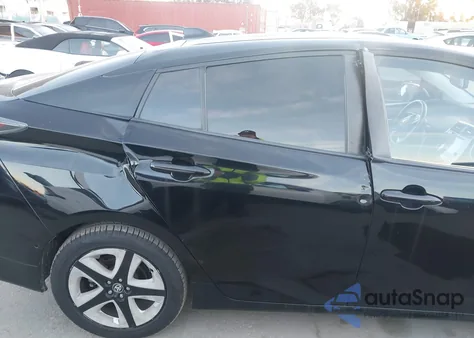 2016 Toyota Prius Four Touring z USA, uszkodzony, nr VIN JTDKARFU9G3018395
